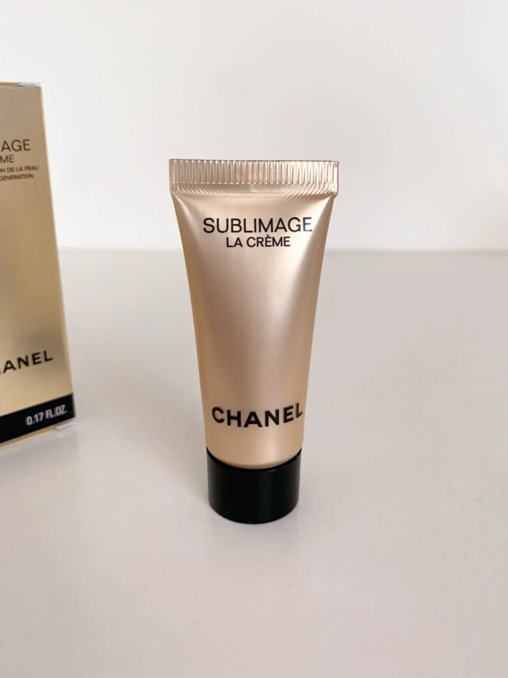 Hold  CHANEL anti aging cream Sublimage La Crème